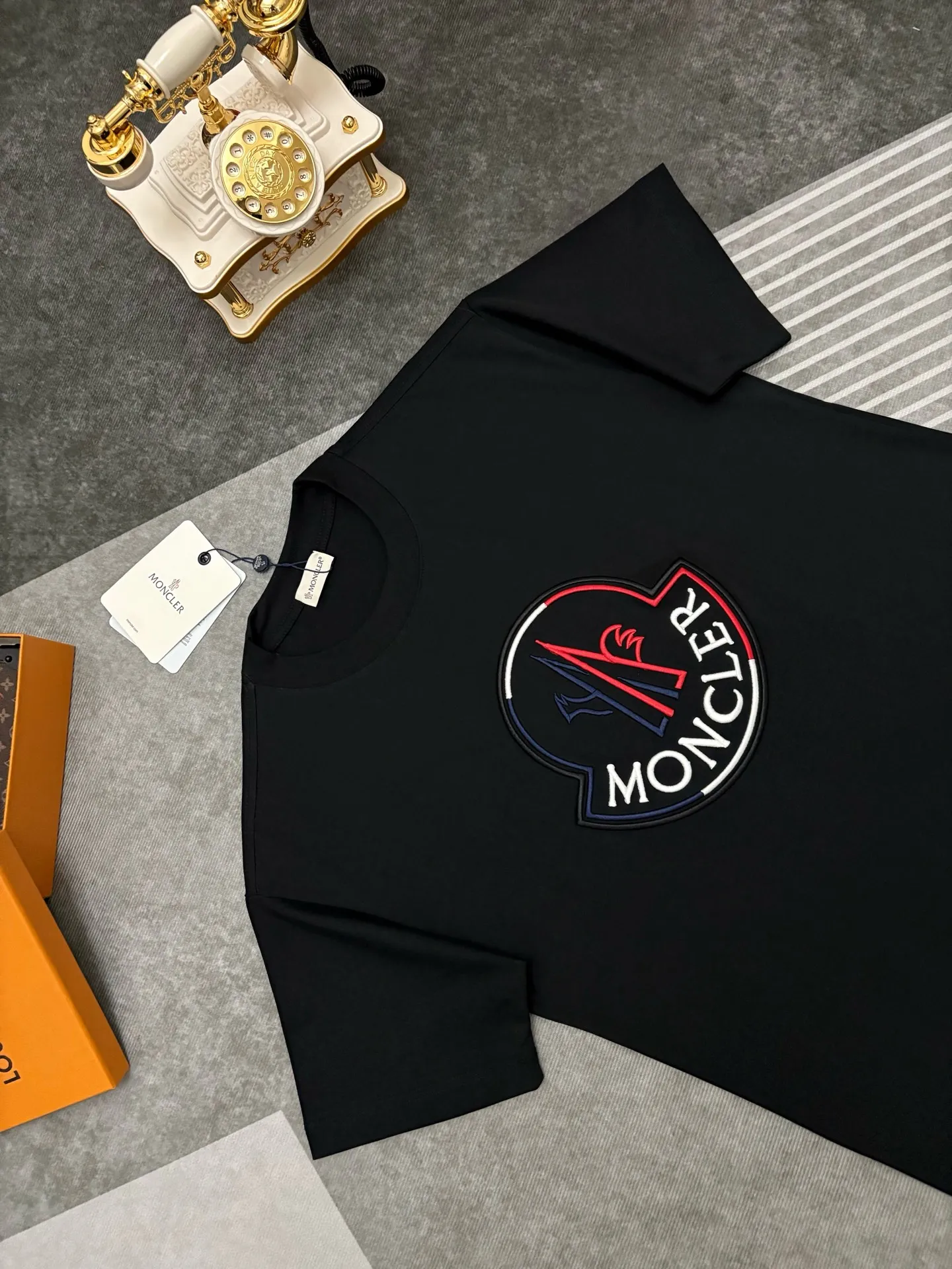 P135💰 MONCLER T 【 Moncler ， 】 New Arrival ， Premium Versatile ， Same Style MONCLER ， T ， ， ， ！ ， ， ， ， ， ， ， ！！ 300 ， ， 。 ， 。 ， ， ！！ Sizes：S、M、L、XL、XXL